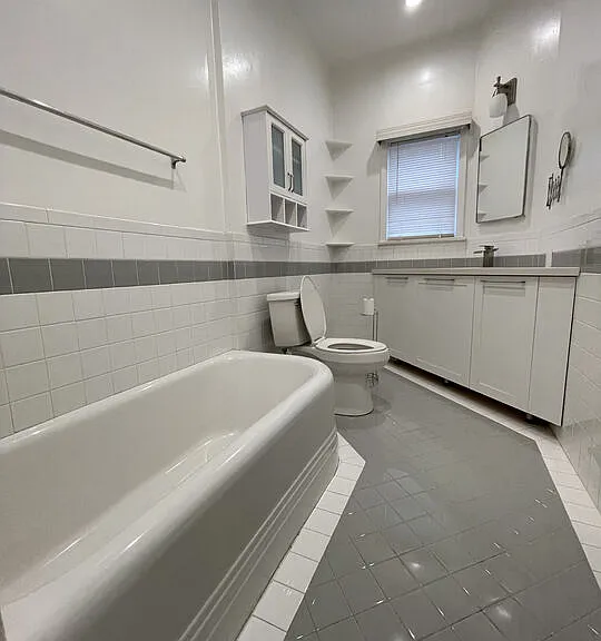 111 N Harper Ave — Photo 5