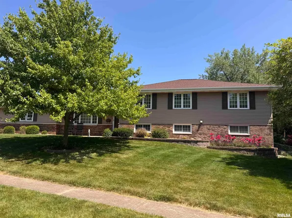 1017 Kingsbury Rd, Washington, IL 61571