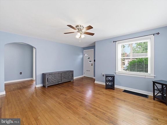 4th image of 926 S 5th St