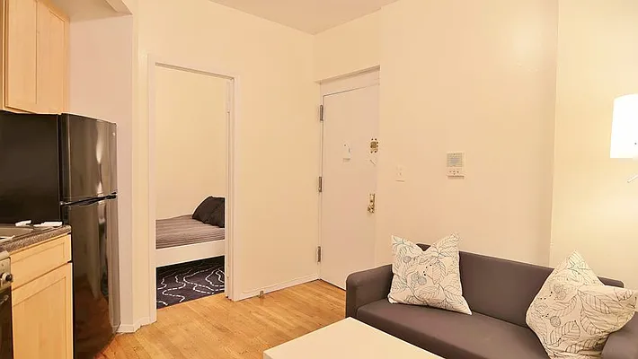 Rented by Park Property Advisors | media 9