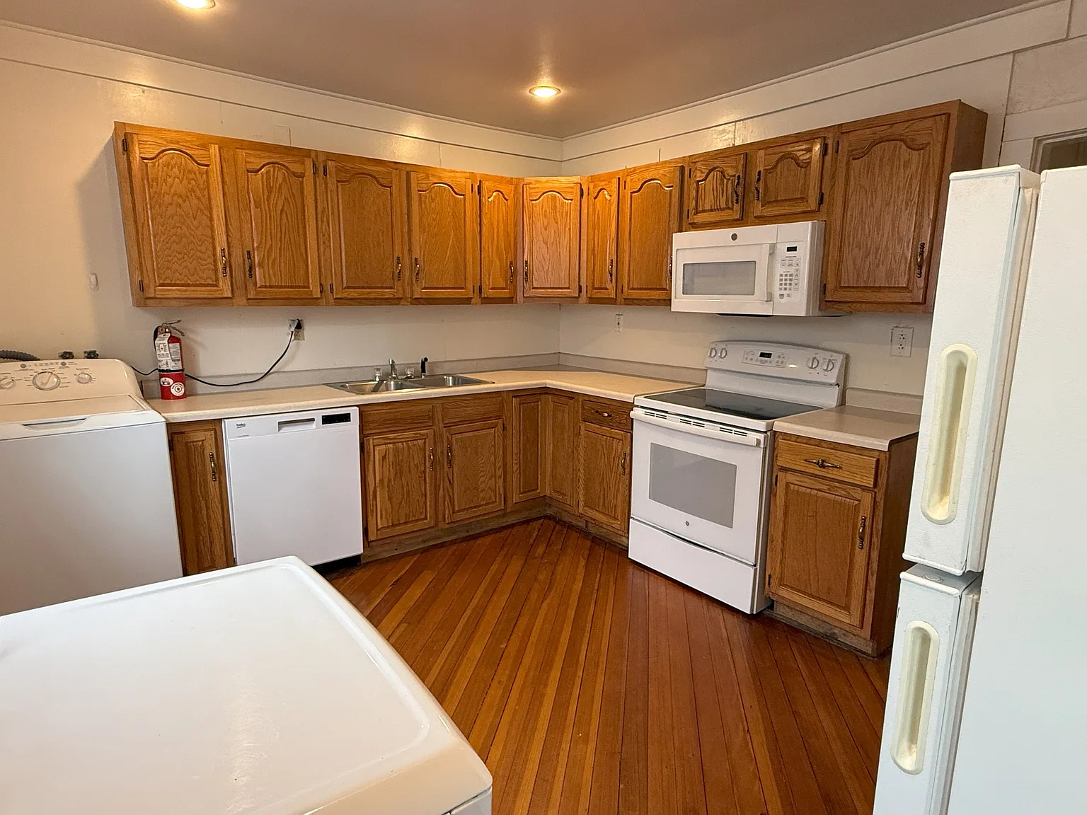 4 bed, 1.5 bath, 3020 sqft, $2,964 — Photo 4