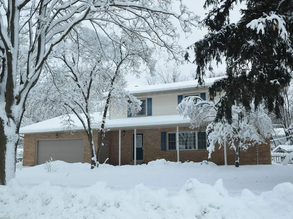 2305 Burlington Dr, Midland, MI 48642