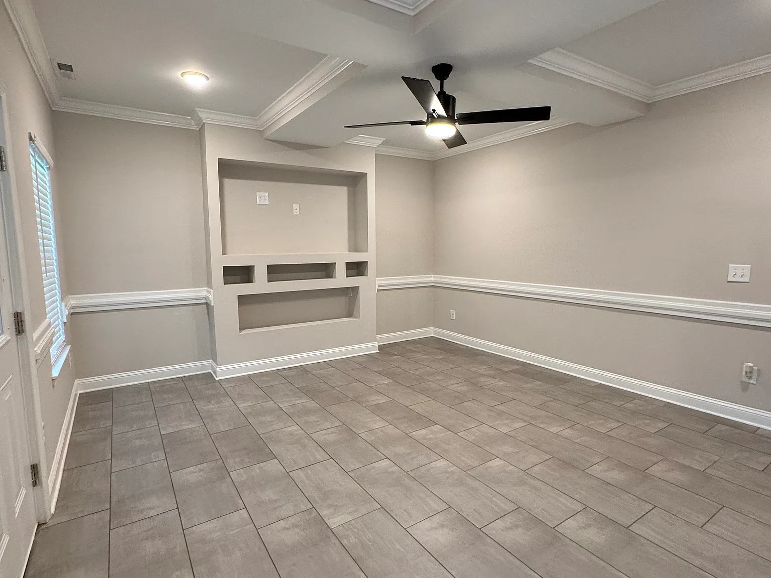 6 bed, 1976 sqft, $2,500 — Photo 2