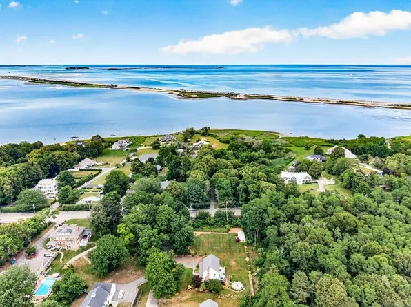 1 Hill Dale Rd, Plymouth, MA 02360