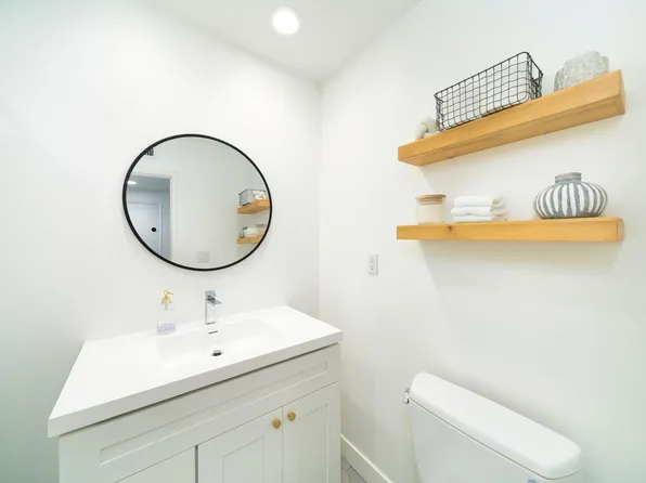 1818 Hummingbird Dr, Costa Mesa, CA 92626