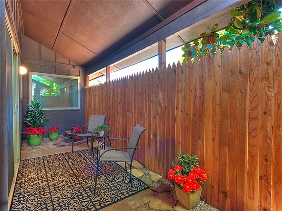 The fencing is new and offers so much peace and quite for your morning coffee or evening reading.