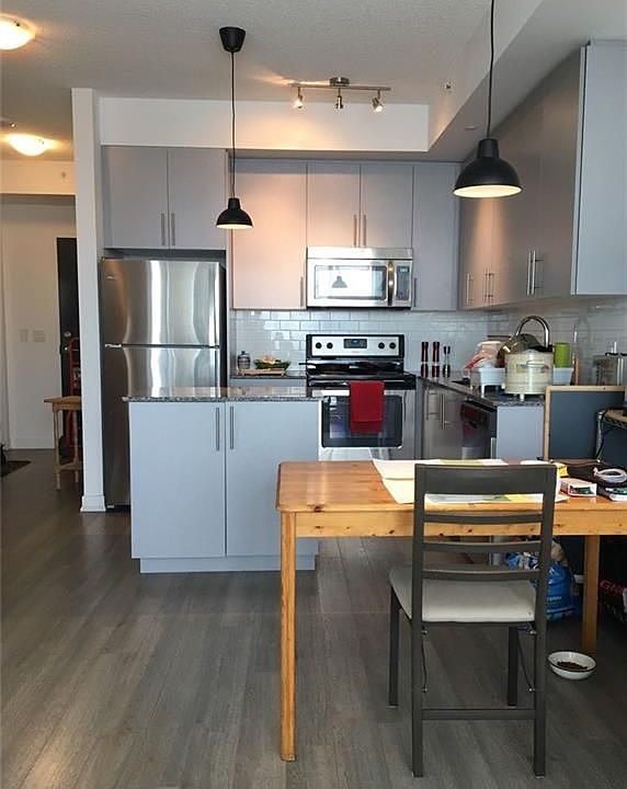 2nd image of 85 Duke St W #909