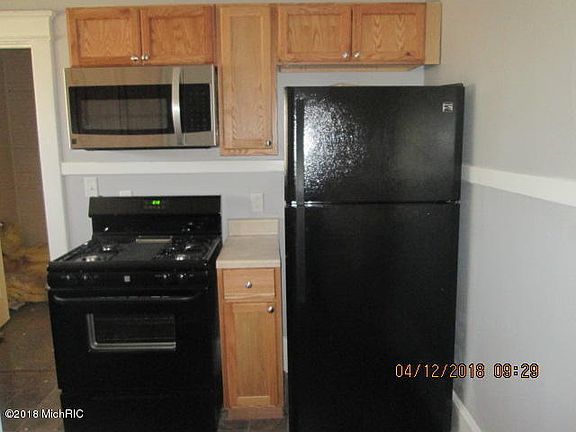 5th image of 822 Cass Ave SE