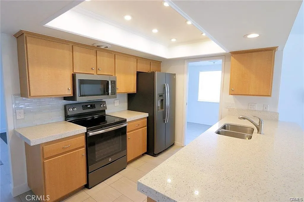 4 bed, 1595 sqft, $5,000 — Photo 4
