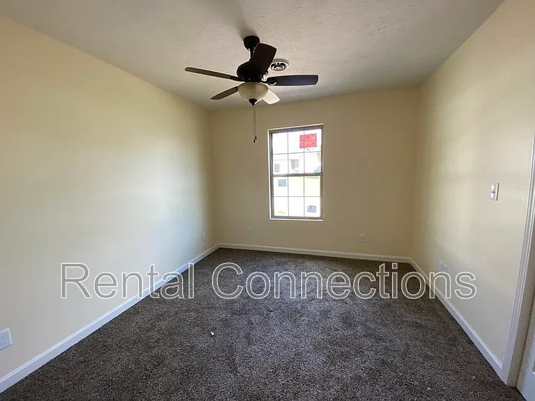 1815 Bridge St — Photo 6