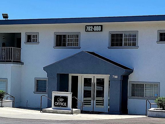 2nd image of 800 Mesa Ct Unit B