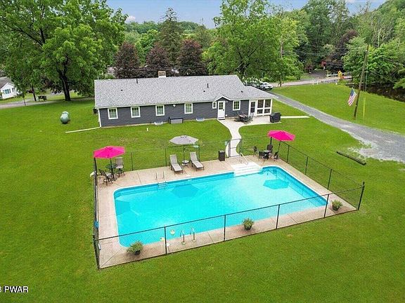 3rd image of 108 Bluestone Blvd