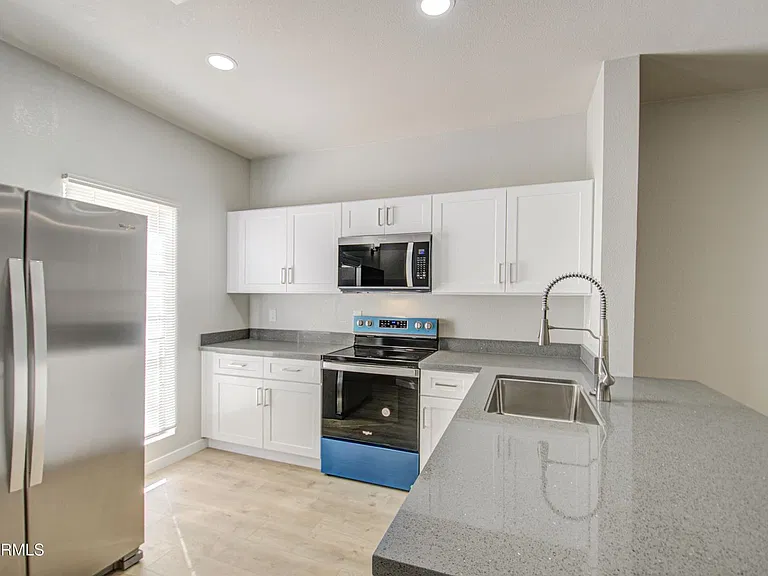 1600 N Saba St #169 — Photo 8