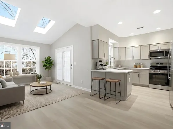 15 Hewetson Ct, Lutherville Timonium, MD 21093