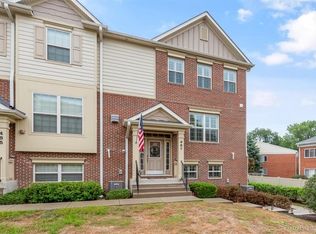 487 Kenilworth Ave, Glen Ellyn, IL 60137