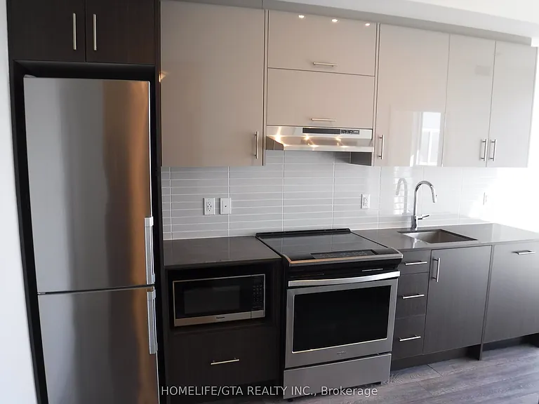 180 Fairview Mall Dr #2001 — Photo 1