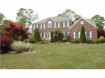 1 Gramercy Ln photo 1