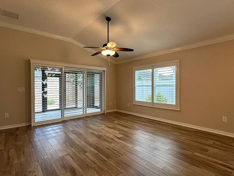 724 Yager Ln — Photo 24