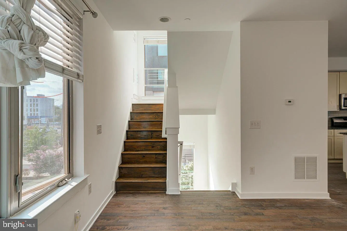 3 bed, 3.5 bath, 2349 sqft, $2,800 — Photo 3
