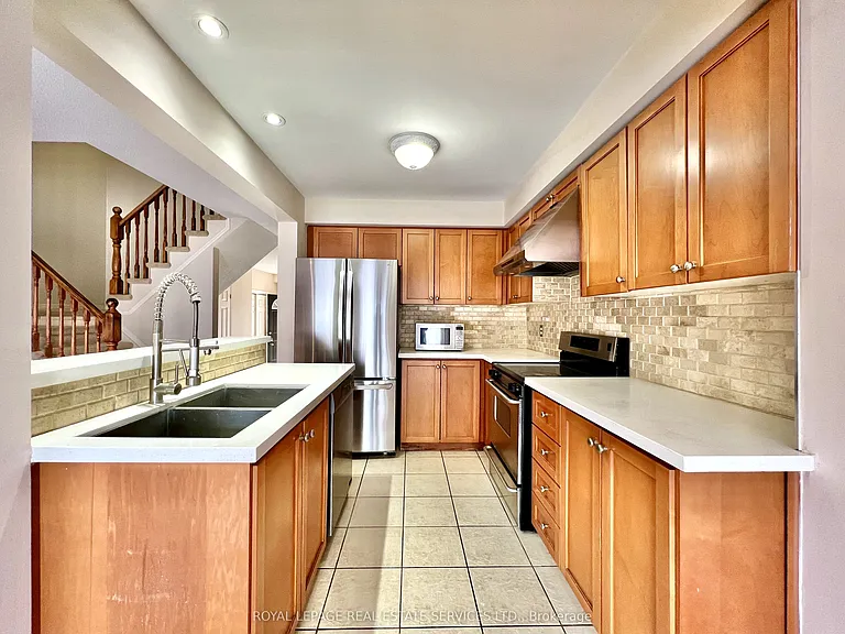 2153 Redstone Cres — Photo 12