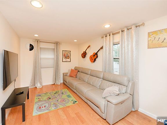 4th image of 3-21 27th St