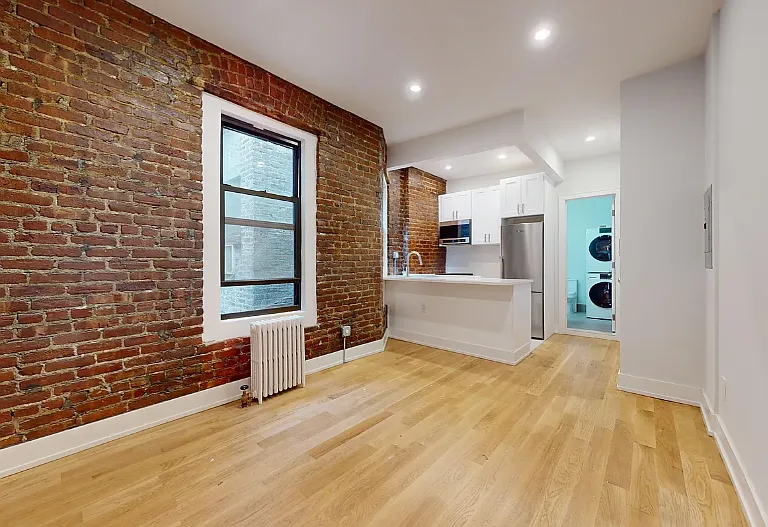 349 E 82nd St #5FW — Photo 2
