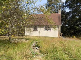 8 Cherry Ridge Rd, Bushkill, PA 18324