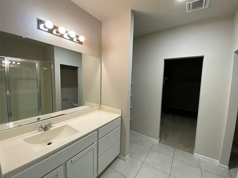 2205 Bettylou Ln — Photo 9