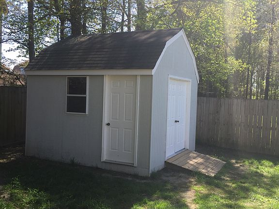 Barn style shed w/ attic