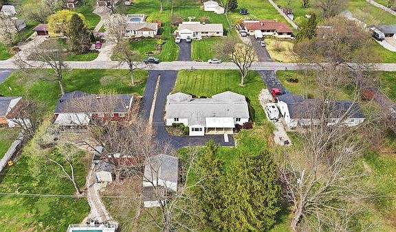 4th image of 3755 Mayfair Dr