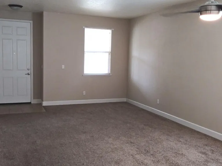 563 Beckman Way — Photo 6
