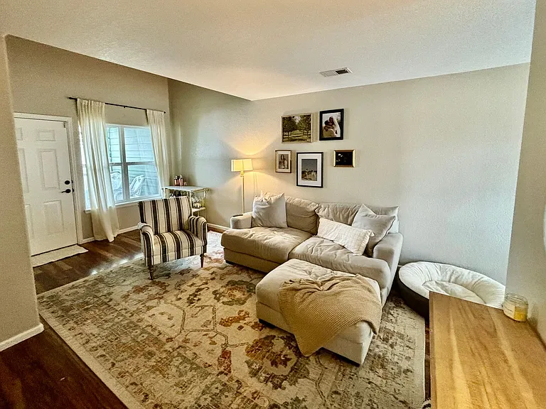 802 Waterglen Dr #D18 — Photo 2