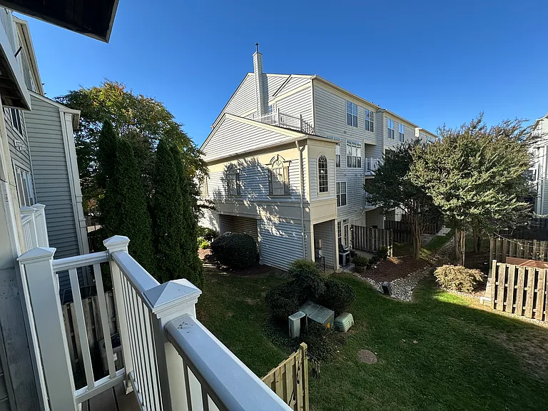 1813 Kenwood Ave — Photo 15