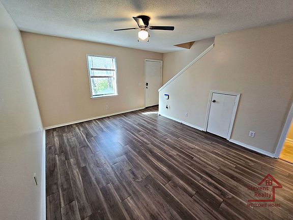 4th image of 402 Peek Dr APT 4