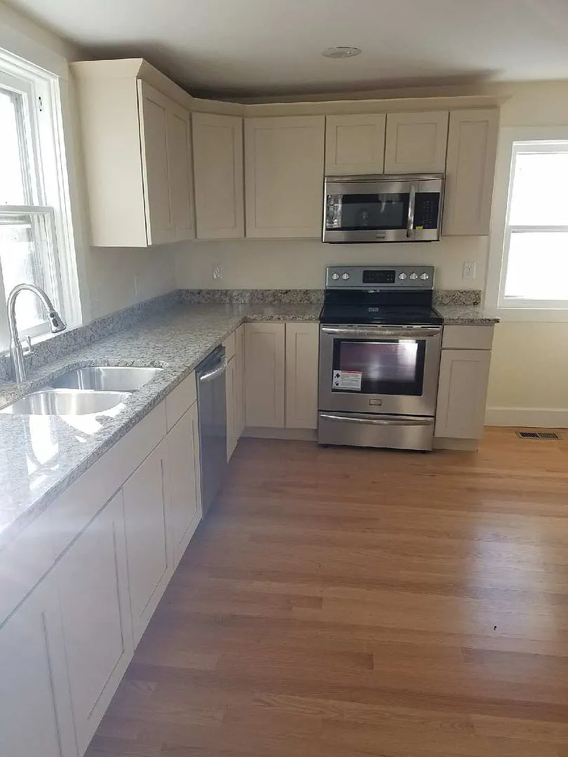907 S Sheridan Drive — Photo 3