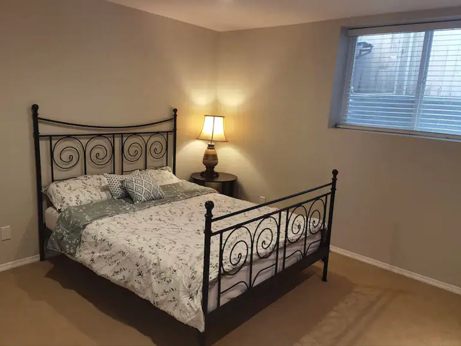 2 bed, 900 sqft, $1,800 — Photo 4