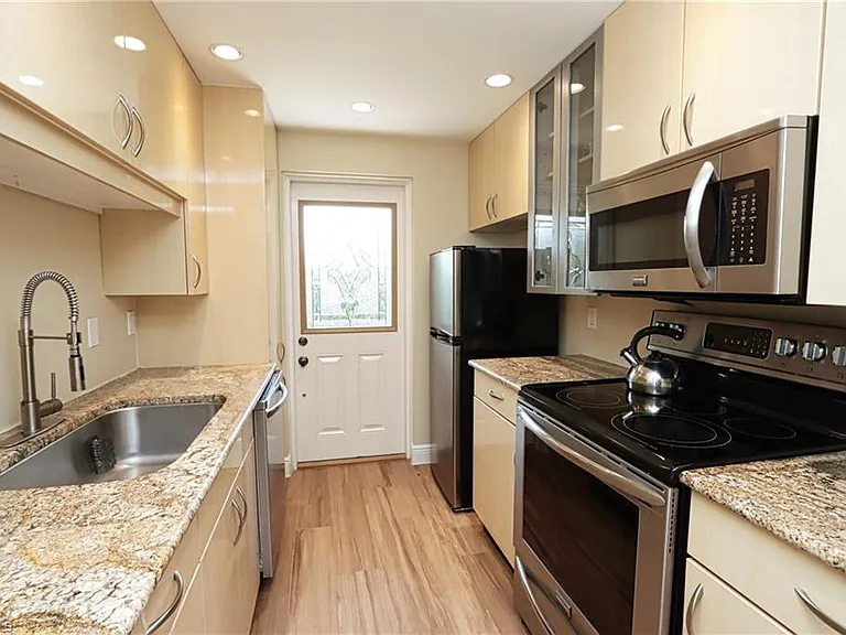820 Ketch Dr #3 — Photo 9