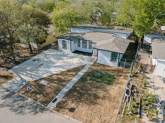 3rd image of 115 Huxley Dr