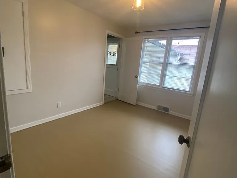 3703 W Rockwell Ave — Photo 18