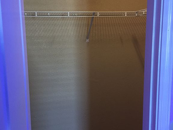 Master closet 1