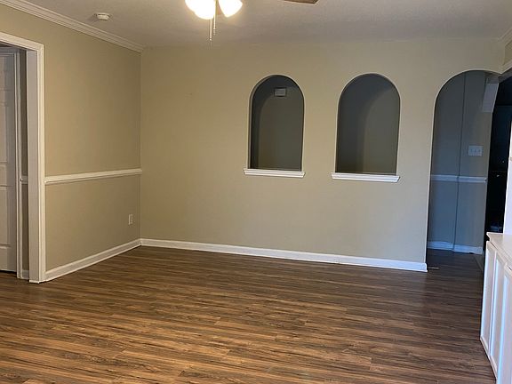 Living room from the from door.