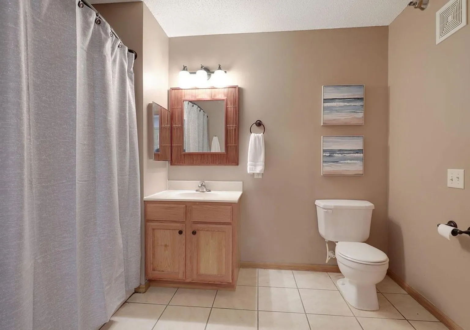 Condo In Excellent Chan Location Avail NOW! — Photo 3