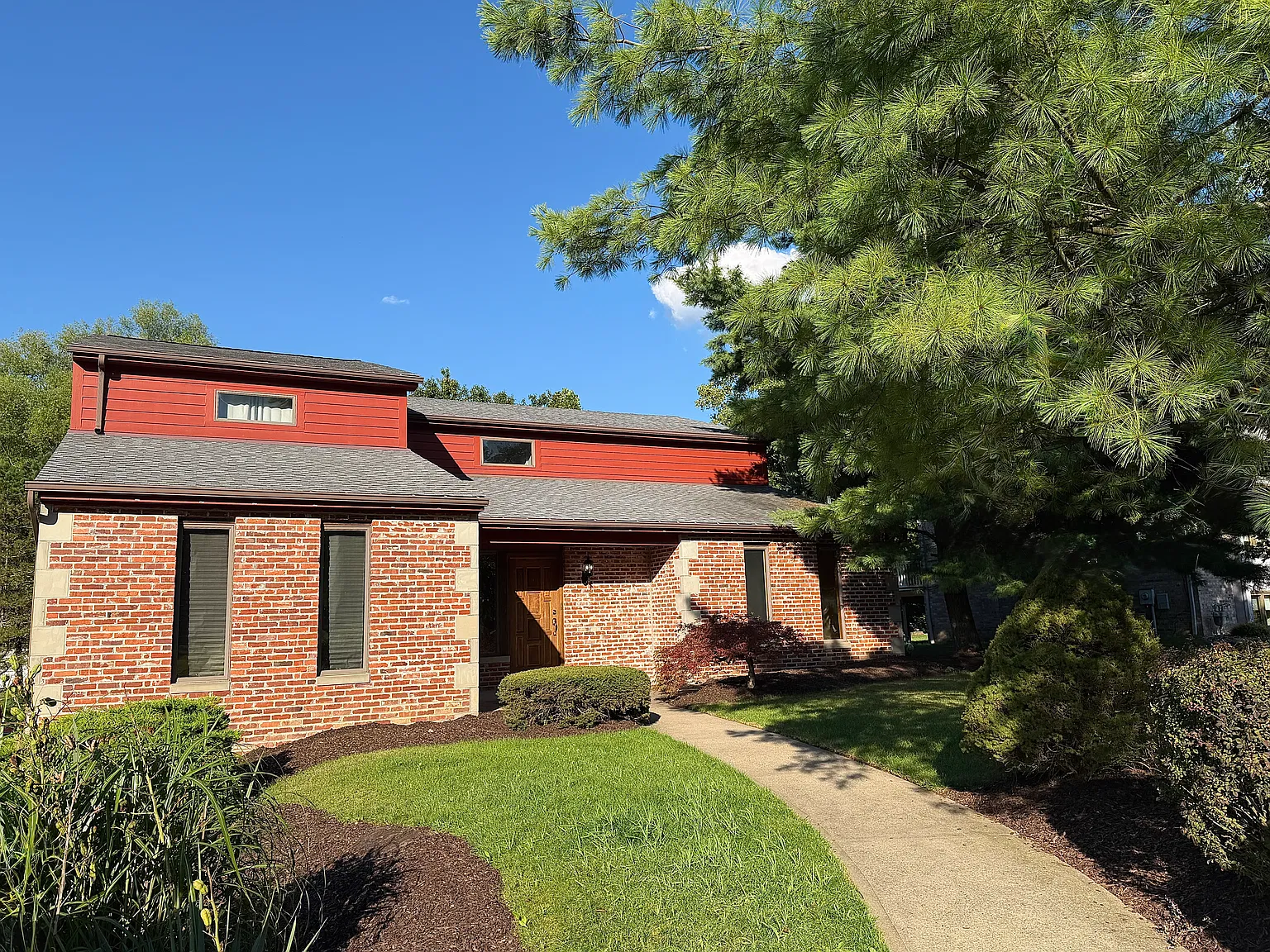 4 bed, 3828 sqft, $4,390 — Photo 4