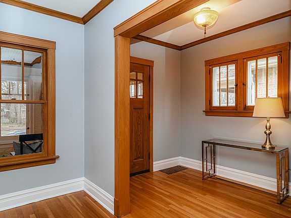 4th image of 219 Ashland Ave
