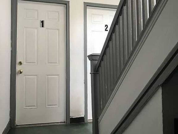4th image of 819 W 35th St APT 3