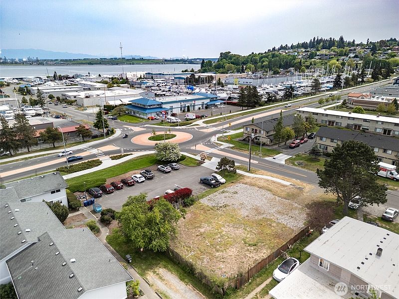 2nd image of 810 30th Street