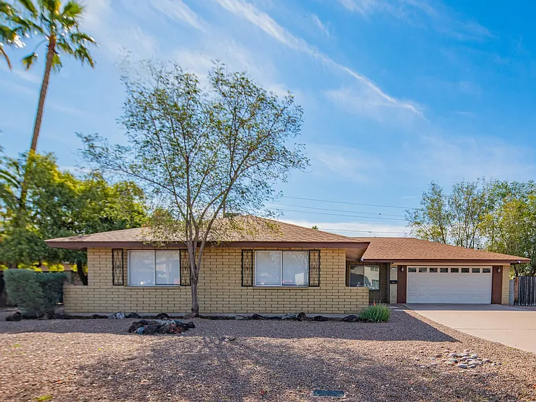1047 E Alameda Dr — Photo 3