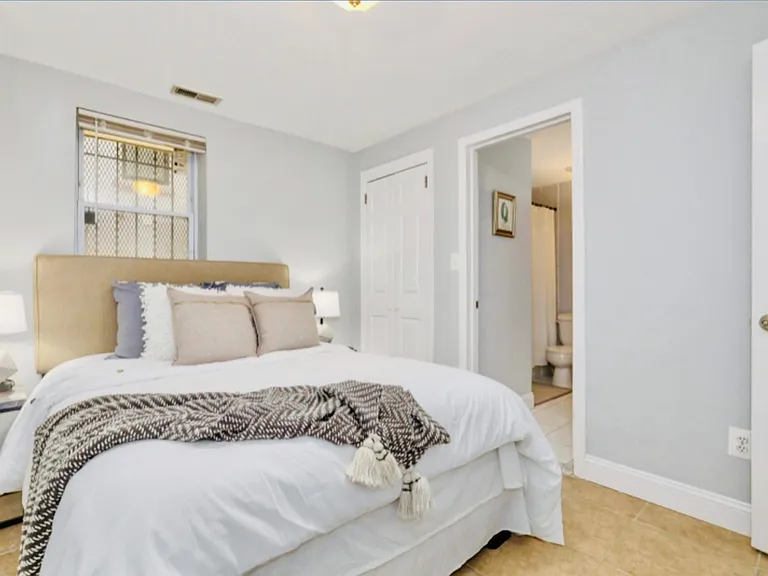 37 T St NW #2 — Photo 8