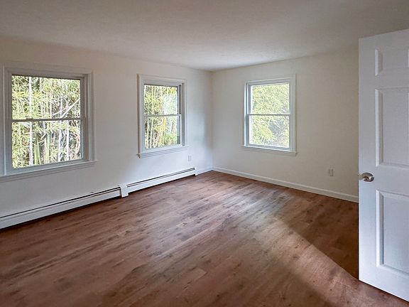 4th image of 8 Veeder Dr