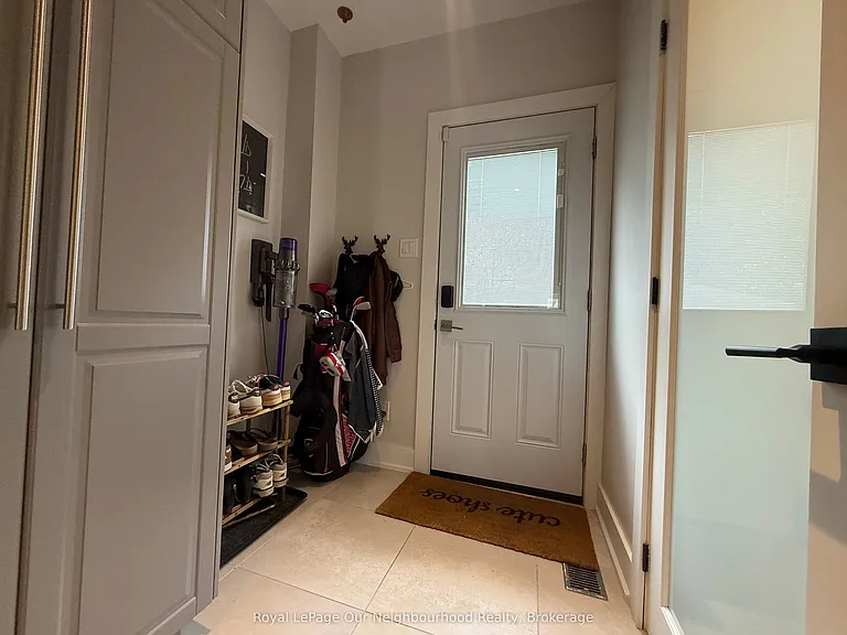 48 Albani St #UPPER — Photo 24